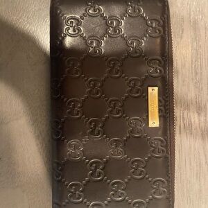 Gucci zippy wallet monogram